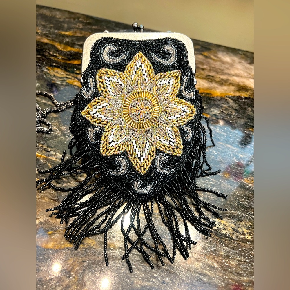 CACHE 🖤 Black Gold White Flower 🌼 Star ⭐️ Beaded Fringe Kisslock Evening Purse